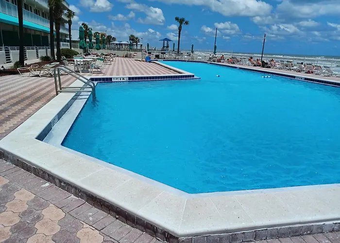 Daytona Studio Heated Pool & Ocean Views