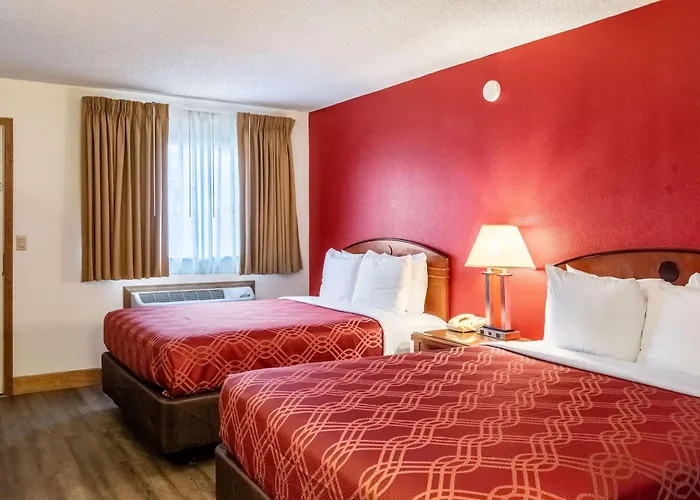 Econo Lodge Inn & Suites Madras