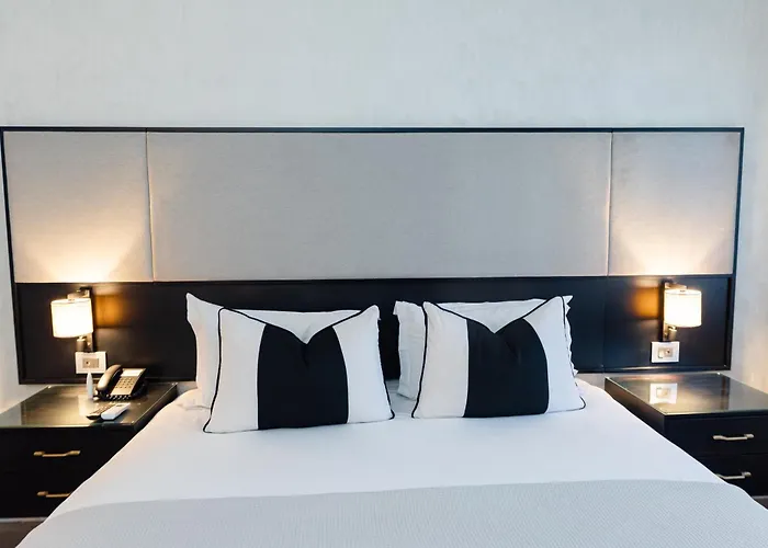 Cresta Churchill Hotel