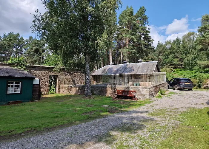 Cambus O' May Traditional Highland Hotel