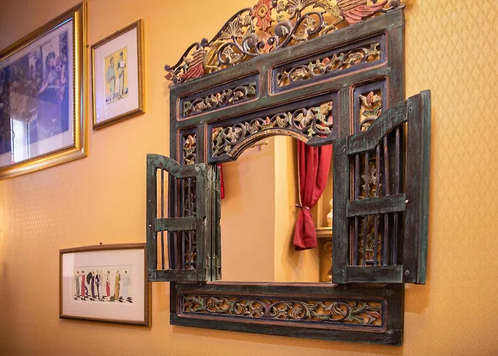 Hotel Rouge & Deco Suites