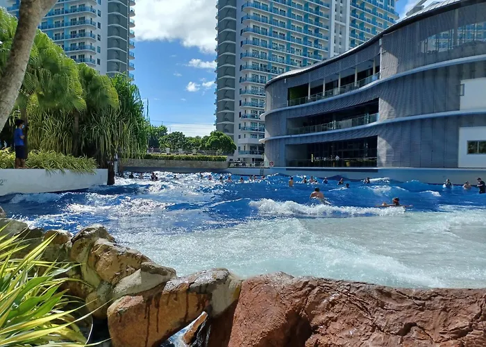 Manila Urban Resort At Azure