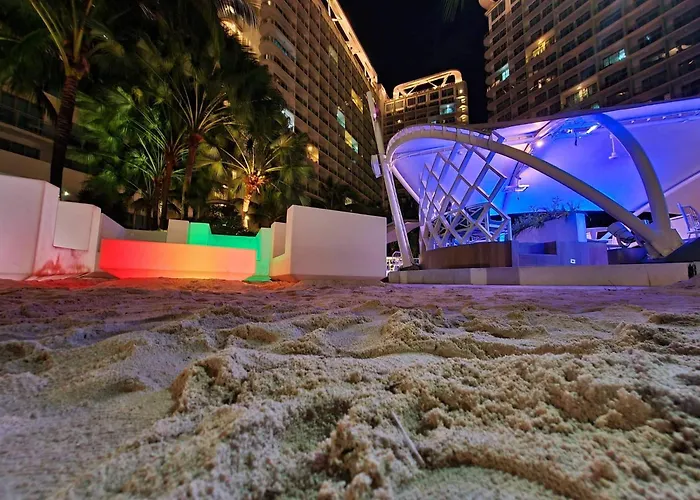 Manila Urban Resort At Azure