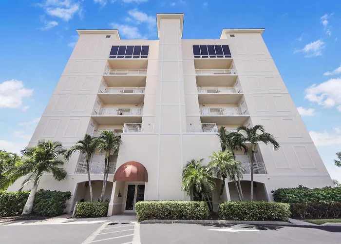 Peaceful Condo With Pool And Steps To South Beach