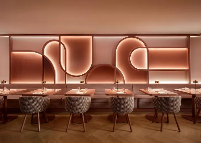 Revery Toronto Downtown, Curio Collection By Hilton