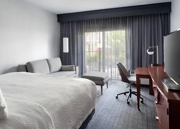 Courtyard By Marriott West Palm Beach
