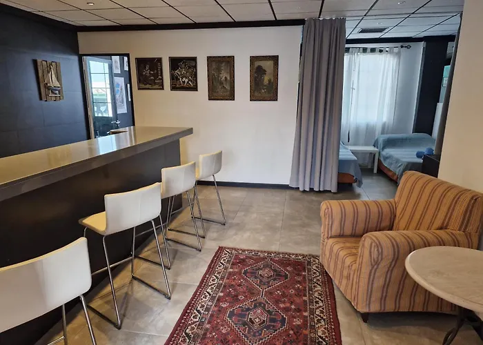 Chill 12 Guest House