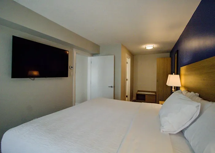 Baymont By Wyndham Gold River