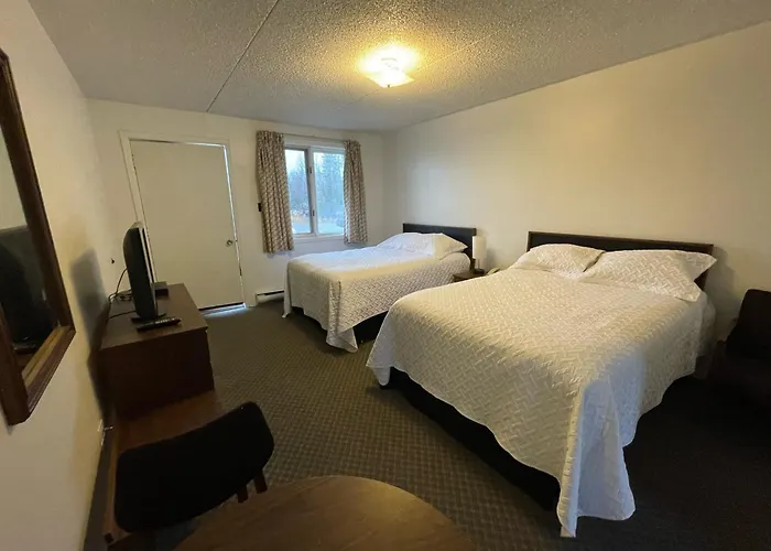 Travelodge By Wyndham Schreiber Ontario