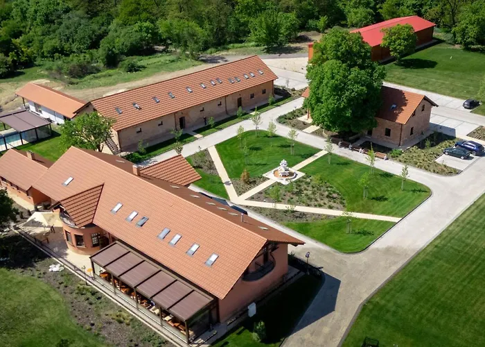 Hotel Kuria Cerveny Majer