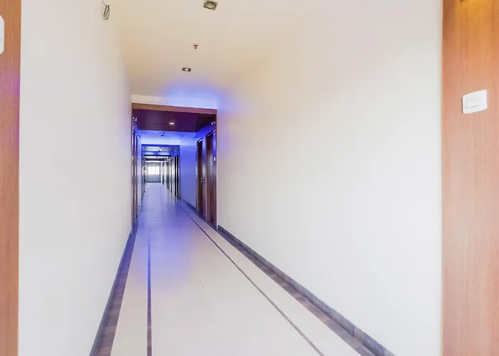 Hotel Green Tarkk Plaza Near Igi Airport