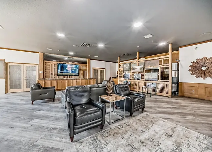 Invermere Inn & Suites
