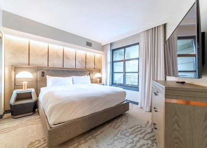 Luxury 2 Bedroom Penthouse With Stunning Views!