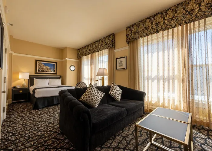 Gaslamp Plaza Suites