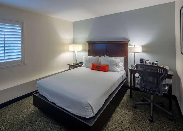 Collegian Hotel & Suites, Trademark Collection By Wyndham
