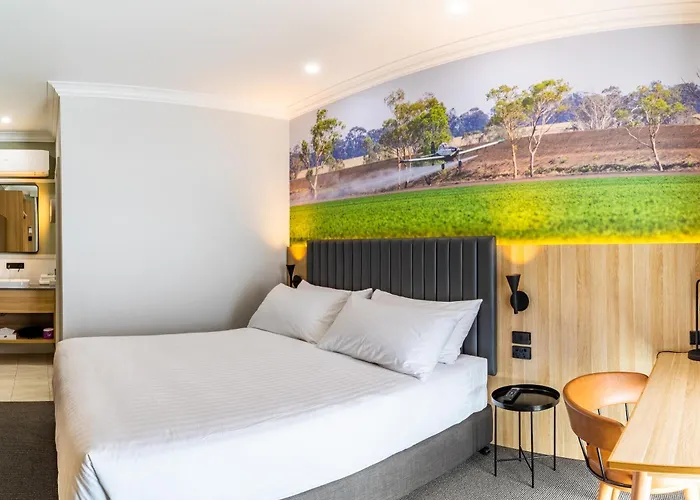 Royal Hotel-Motel