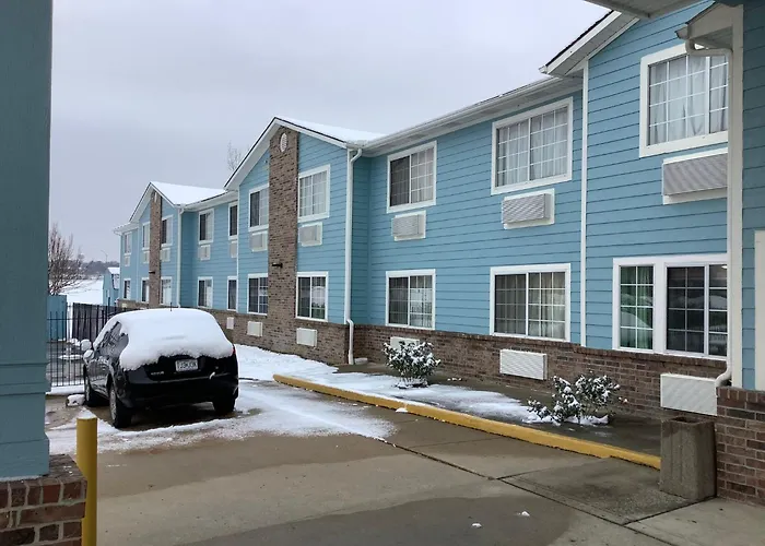 Super 8 By Wyndham Riverside/Kansas City