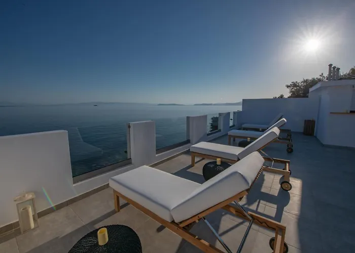Flisvos Beachfront Apartments