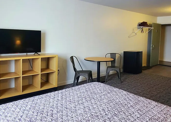 Workstay Lodging - Yarbo, Sk - Near Esterhazy & Mosaic K1, K2, & K3
