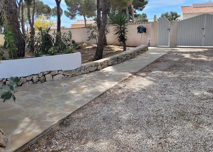 Casa Caledonia - Appartement dans villa avec jardin arboré et piscine à 500 M de la mer