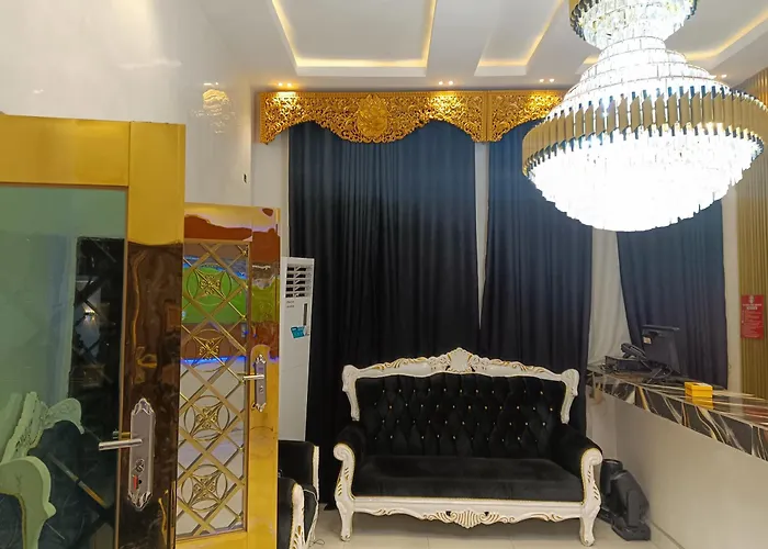 D-E Ambassador Luxury Hotel And Suite