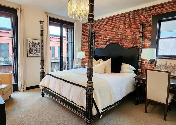 Speakeasy King Suite