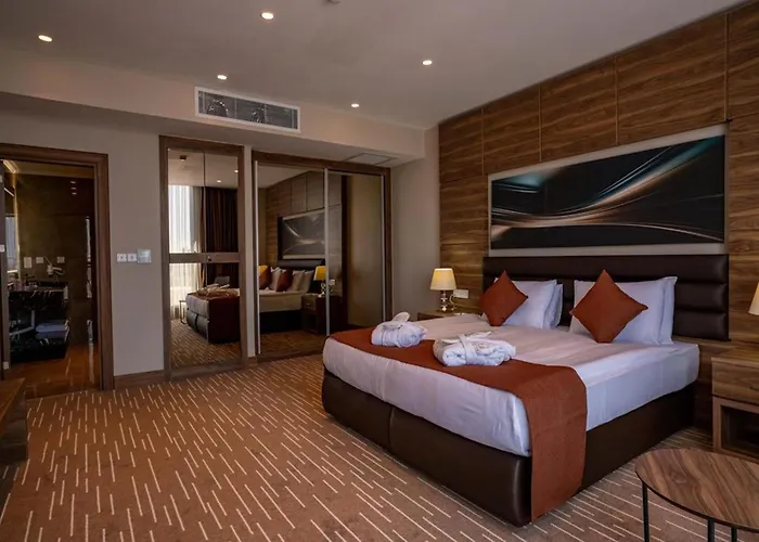 Ekor Elegance Hotel