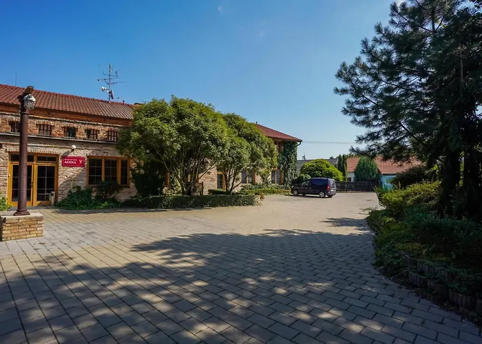 Hotel Adina - Resort Hotel Kurdejov & Art Wine Hall