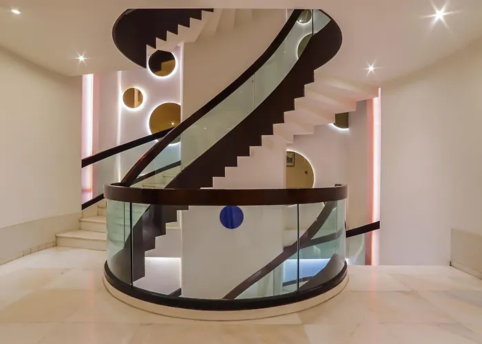 Hotel Godwin Deluxe New Delhi Awarded Best Hotel 2025- Free Airport Pick-Up