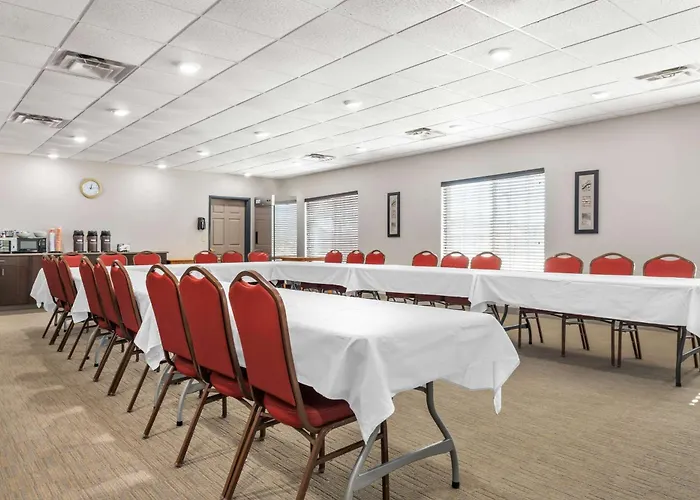Country Inn & Suites By Radisson, Watertown, Sd