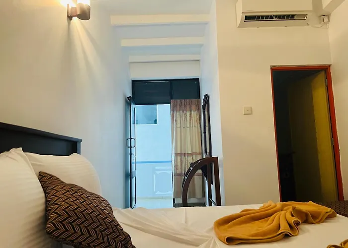 Crystal Wave Holiday Resort Polhena