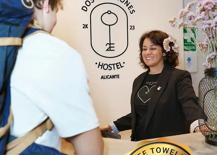 Hostel Dos Estaciones - Albergue Juvenil - FREE towels, coffee&tea, remote check-in