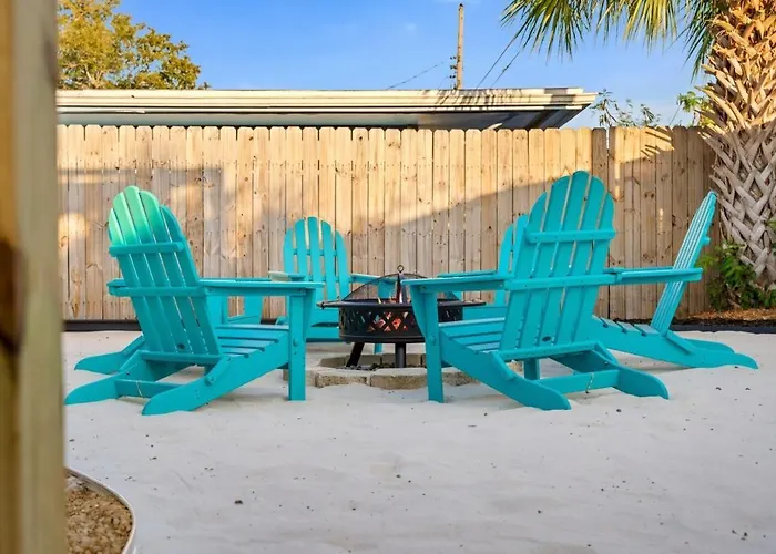 Minutes To Beach, Dining & Events