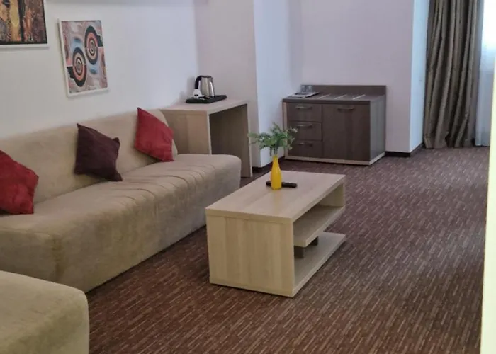 City Hotel & Lounge