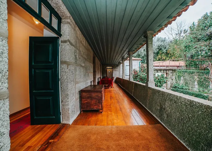 Quarto Duplo Com Jardim E Piscina