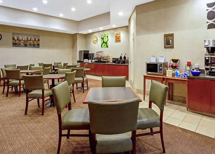 La Quinta By Wyndham Stamford / New York City
