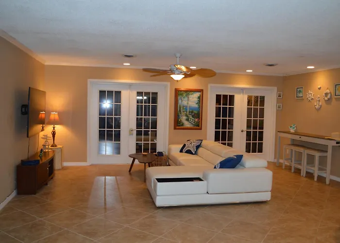 Venice Villa With Heated Pool, Lanai, Near Beach