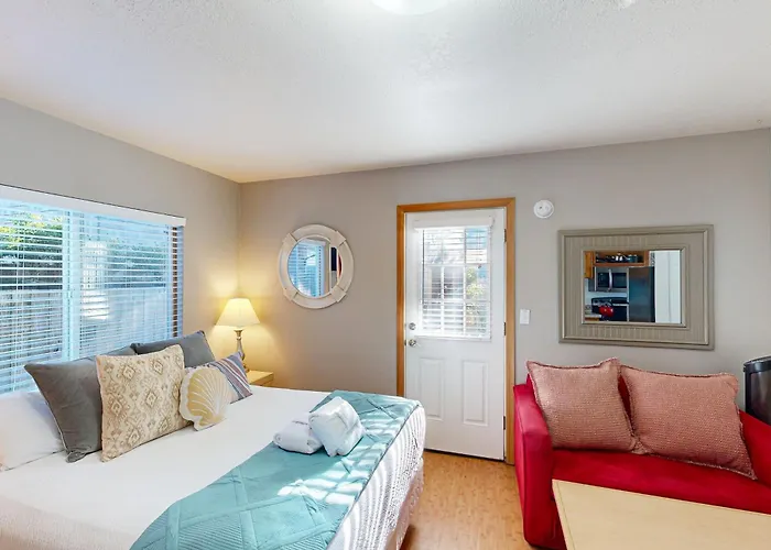 Beaches Inn | Pirates Cove Cabana 8