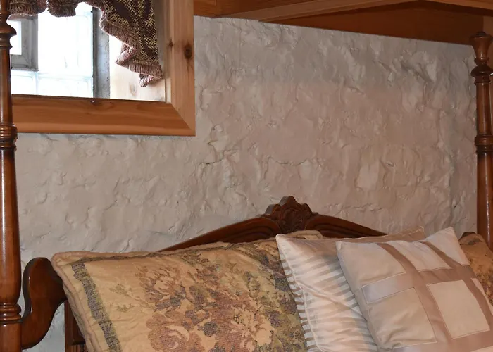 Chateau Connellsville Medieval Royal Chamber