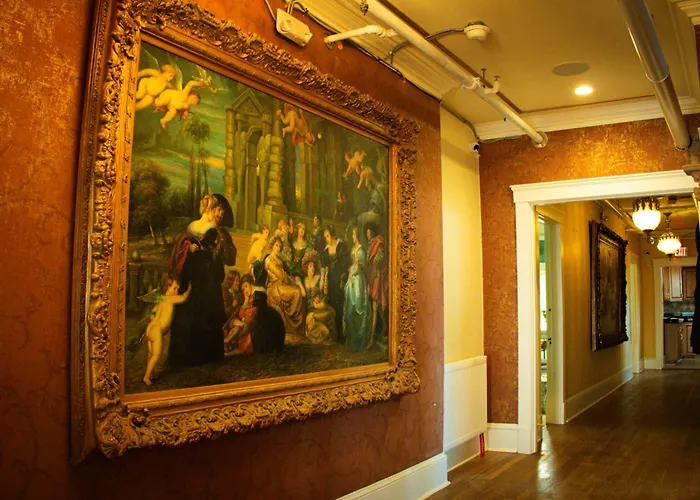 Chateau Connellsville Botanical Haven Suite