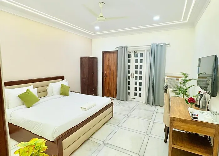 Gulmohar Residency, Hauz Khas New Delhi, Couple Friendly Hotel