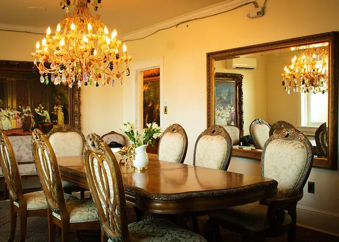 Chateau Connellsville Starry Night Suite
