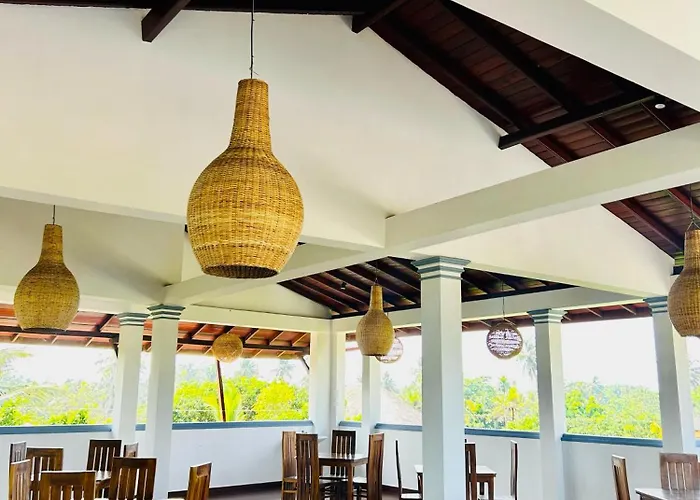 Crystal Wave Holiday Resort Polhena