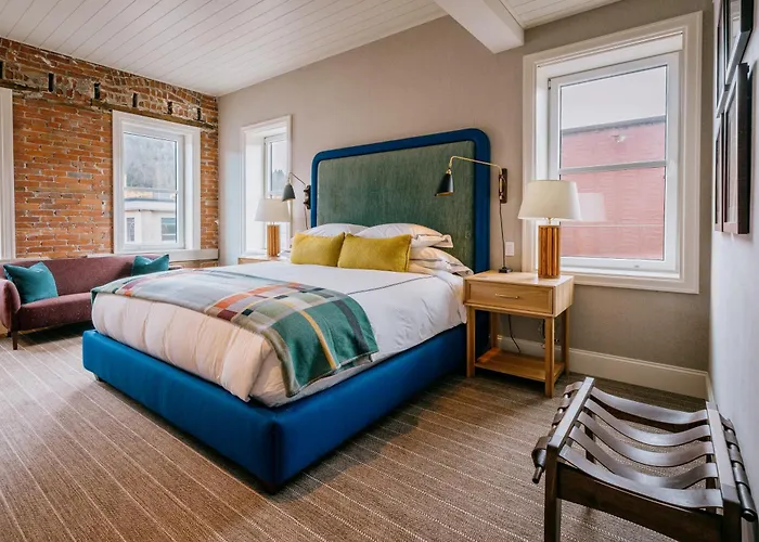 Eleven Revelstoke Lodge