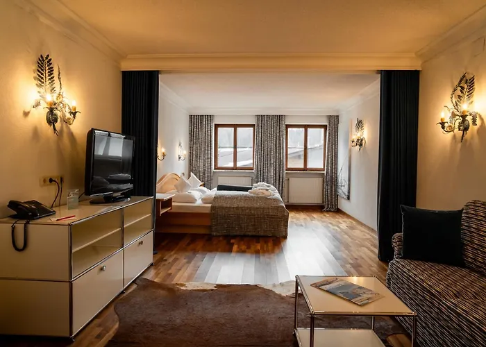 Hinterwies - Ski In / Lodge / Dine