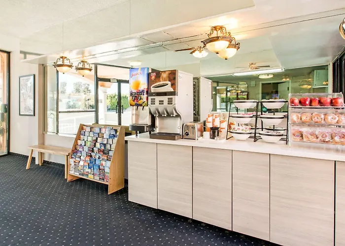 Rodeway Inn Near Melrose Ave