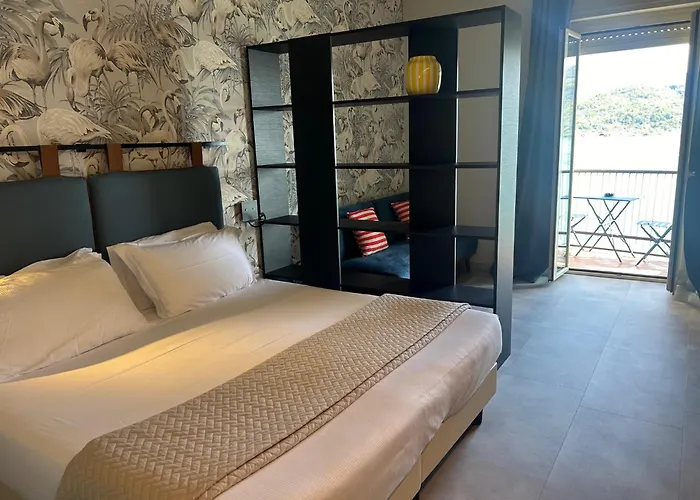 Hotel Carillon