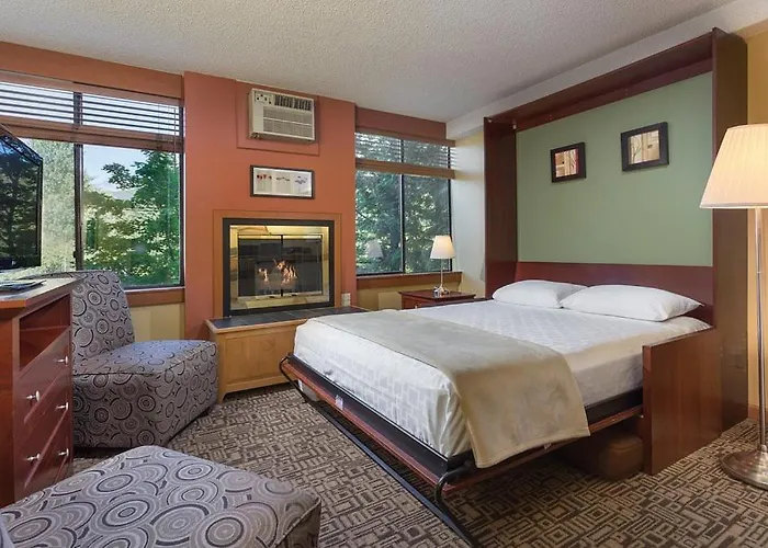Mountain Side Hotel Whistler By Executive