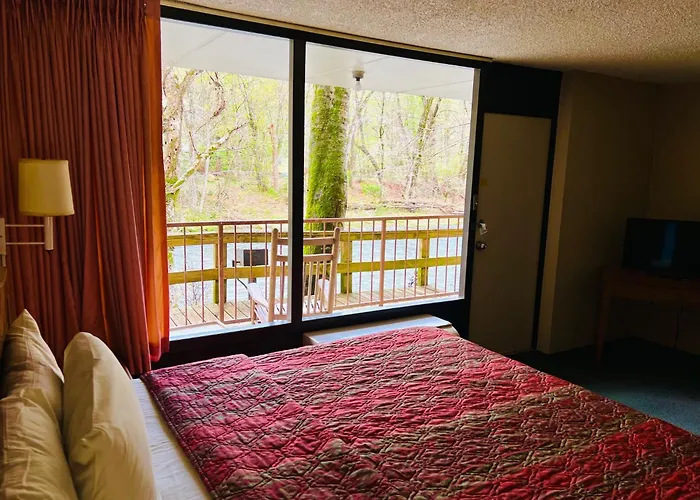 Newfound Lodge On The River