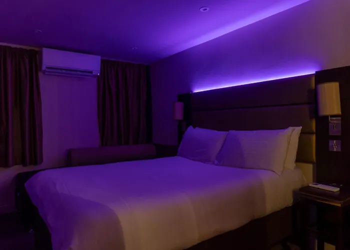 SHARNBROOK INN self contained guest unit Contractors Santa Pod